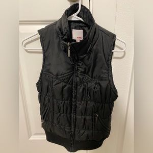 Black zip up vest in great condition